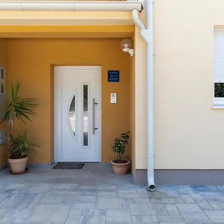 J&e Μεντουλίν